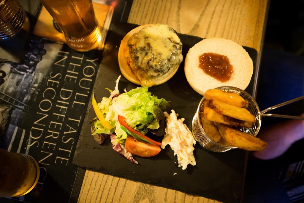 The Cheviot Hotel 贝林翰 外观 照片
